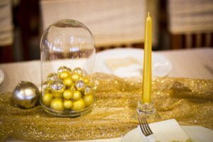 Arany gömbök búrában, asztaldísz karácsonyi rendezvény dekoráció- MISS LULLI Decor